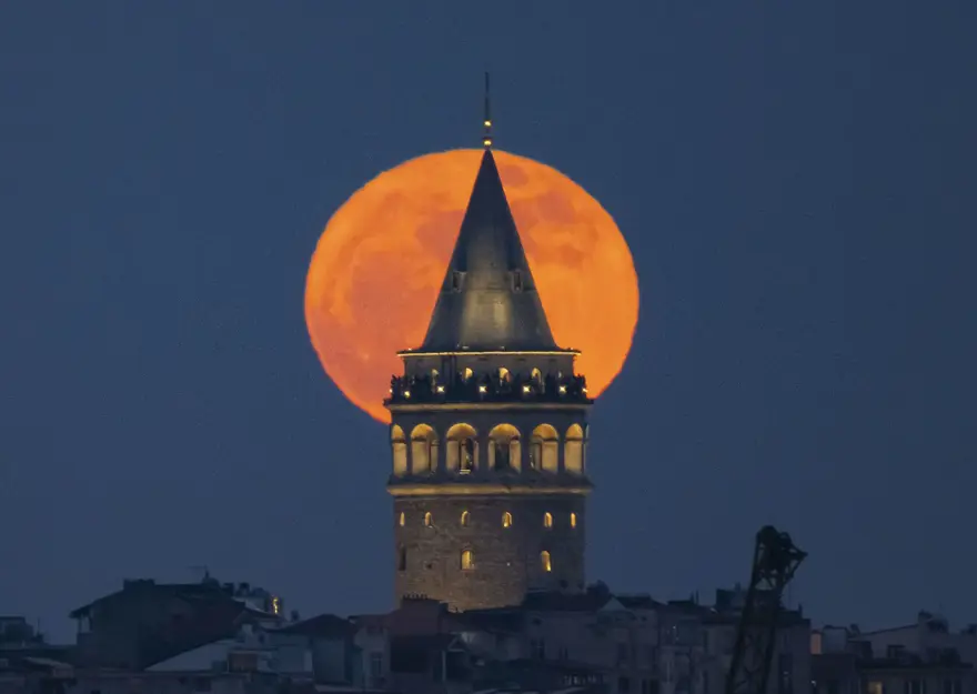 İstanbul'da muhteşem dolunay manzaraları 