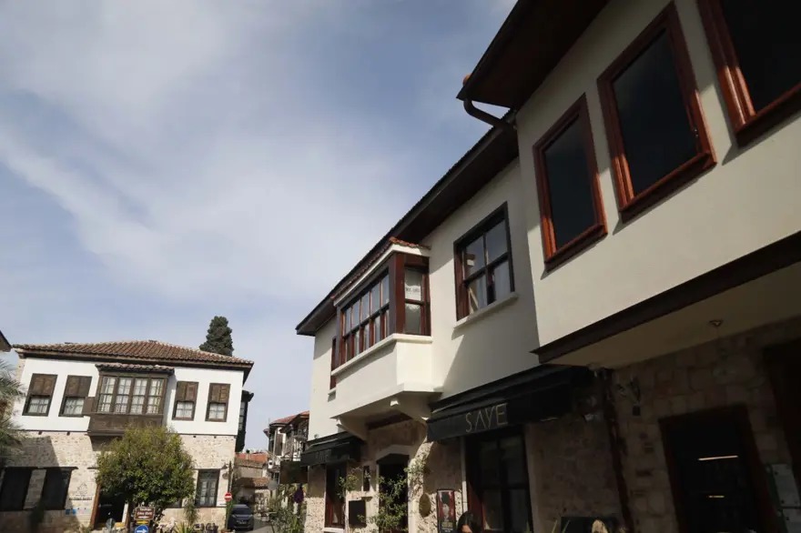 Geceleri nüfusu on binleri geçiyor ama 83 seçmeni var:Tarihi semtin mahallesinde 3 aday yarışacak 