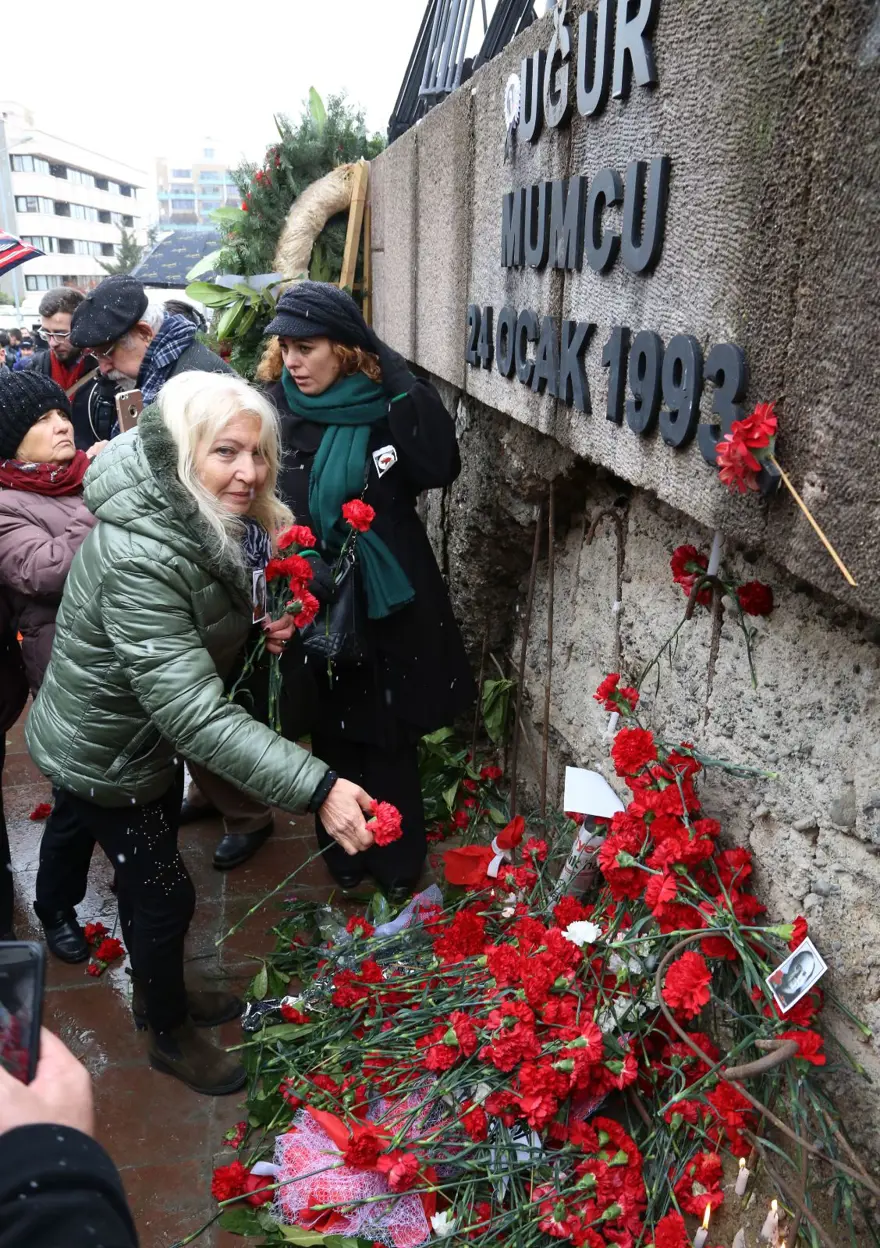 Gazeteci Uğur Mumcu katledilişinin 25'inci yılında anıldı 9 Gazeteci Uğur Mumcu katledilişinin 25'inci yılında anıldı 9