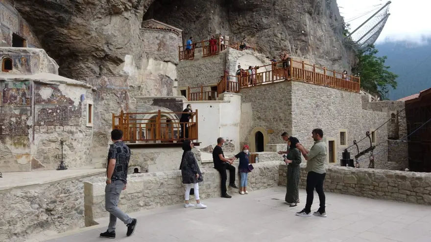 Sümela Manastırı'nı 3 haftada yaklaşık 30 bin kişi ziyaret etti 6