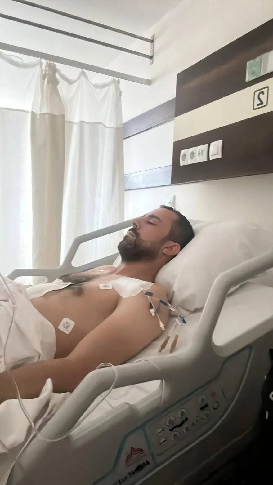 KALDIRIMDA YÜRÜRKEN PATLAMADA YARALANDI 4