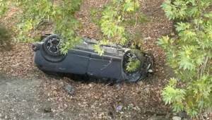 Adıyaman'da otomobil şarampole yuvarlandı