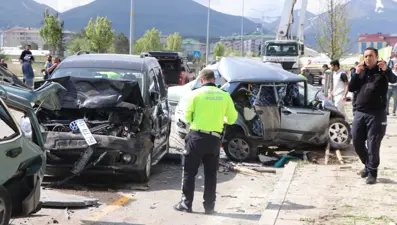 Beton mikseri dehşeti: Araçları önüne kattı, caddeyi savaş alanına çevirdi