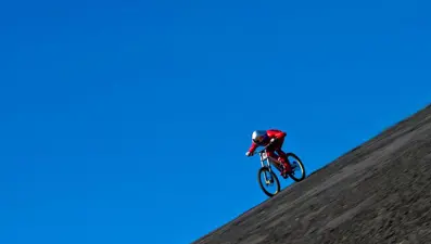 Dağ bisikletiyle 167 km hız yaptı