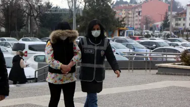 Şiddet uygulayan erkek arkadaşını bıçakladı