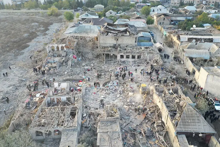 Ermenistan’ın Gence’ye füze saldırısının şiddeti gün ağarınca ortaya çıktı 10