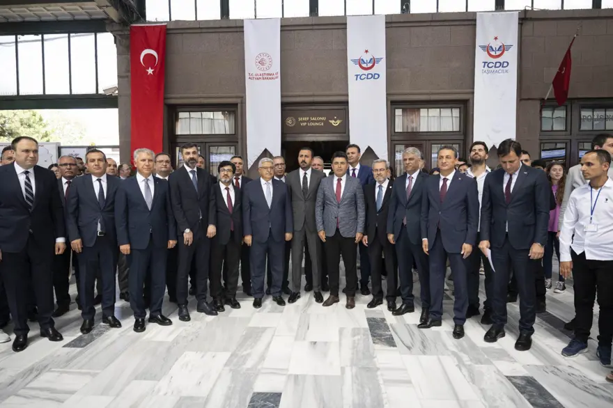 Turistik Tatvan Treni törenle ilk seferine başladı 9
