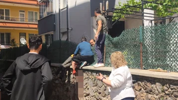 Aksaray'da feci olay. Çatı katından düştü, sırtında demirle hastaneye kaldırıldı