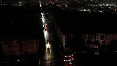 San Francisco karanlığa gömüldü. 125 bin kişi elektriksiz kaldı