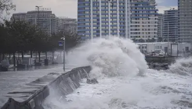 Meteorolojiden denizlerde fırtına uyarısı. Feribot seferleri iptal ediliyor