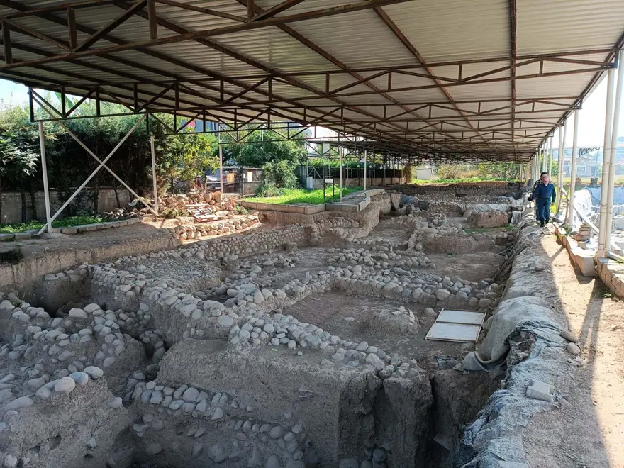 İzmir'de bulundu | Binlerce yıllık kapların sırrı: Gerdanlık ayrıntısı dikkat çekti 