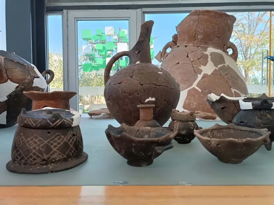 İzmir'de bulundu | Binlerce yıllık kapların sırrı: Gerdanlık ayrıntısı dikkat çekti 4