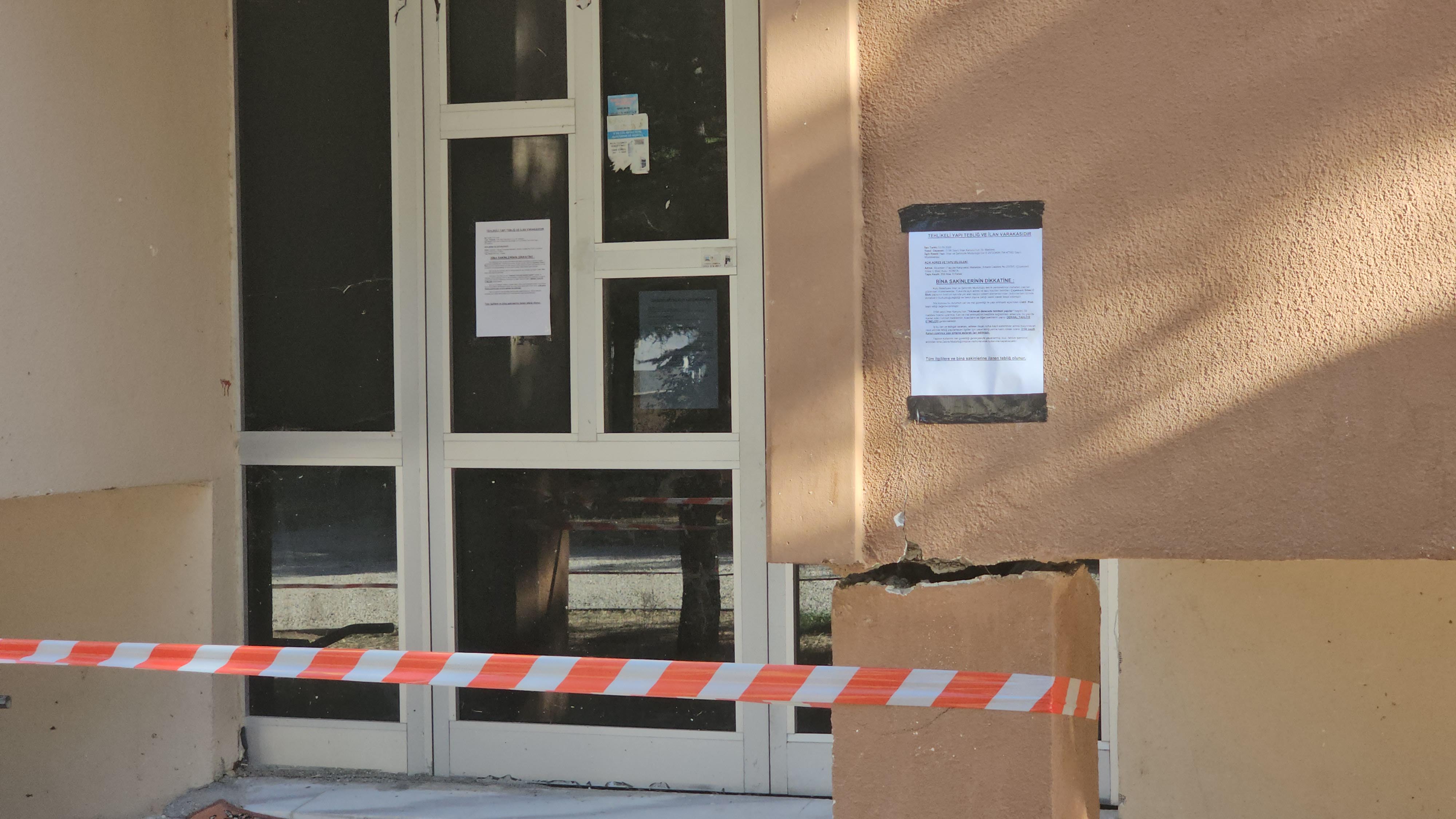 5 katlı hasarlı bina tahliye edilerek mühürlendi
