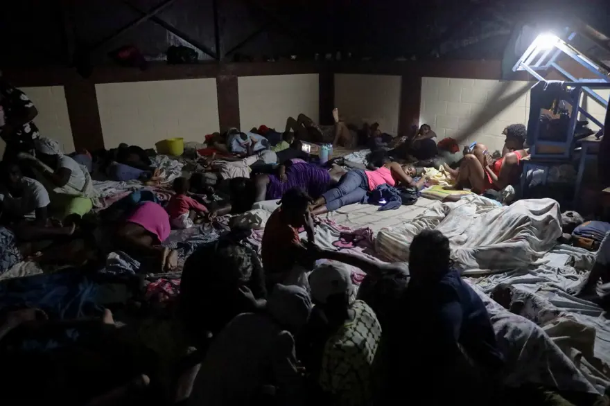 ELEKTRİK KESİNTİSİ VE UÇAN ÇATILAR 2 ELEKTRİK KESİNTİSİ VE UÇAN ÇATILAR 2