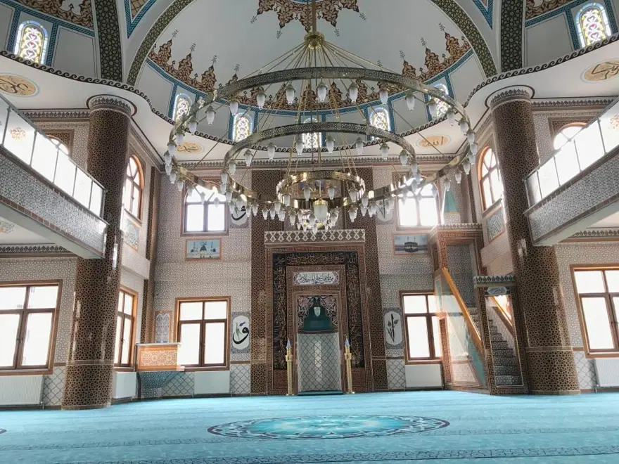 6 katlı apartman cami: Yer sıkıntısına ilginç çözüm! 6
