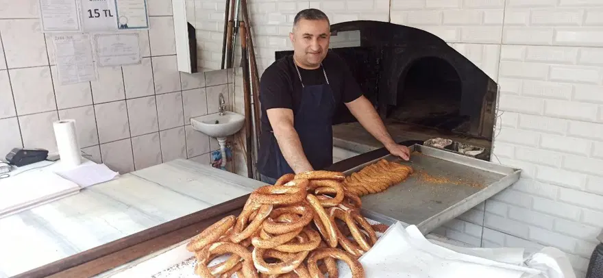 113 yıldır bir ilçenin simgesi: Tarihi taş fırın ve odun ateşinde pişiyor 3