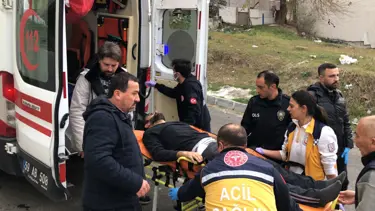 Kendisine bıçak çeken oğlunu silahla vurdu