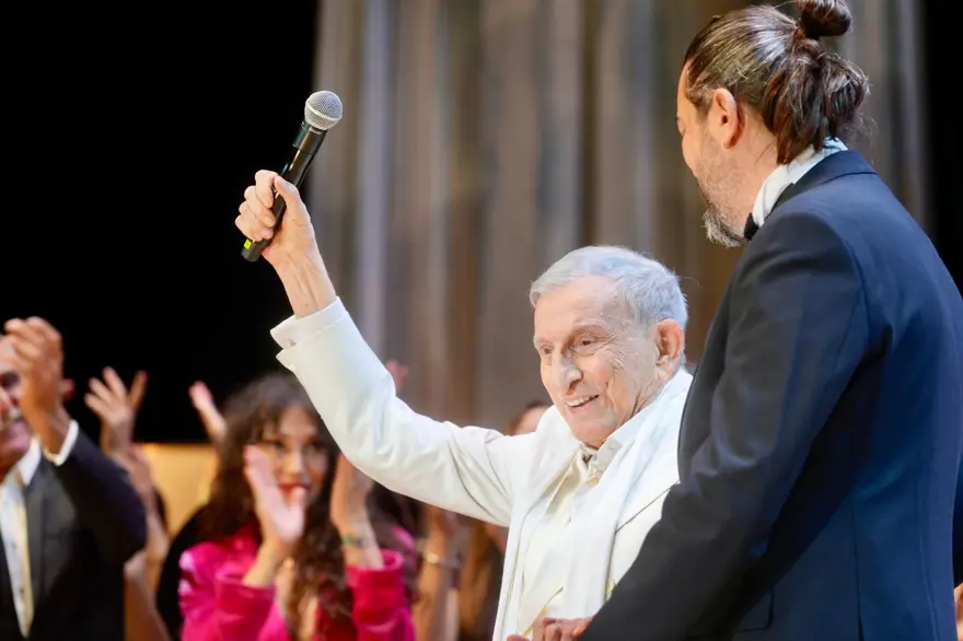 "70 YIL GEÇTİYSE SİZLERİN SAYESİNDE GEÇTİ" 1