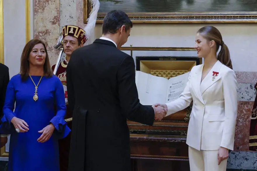 Bağlılık yemini eden Prenses Leonor artık resmen geleceğin kraliçesi 20 Bağlılık yemini eden Prenses Leonor artık resmen geleceğin kraliçesi 20