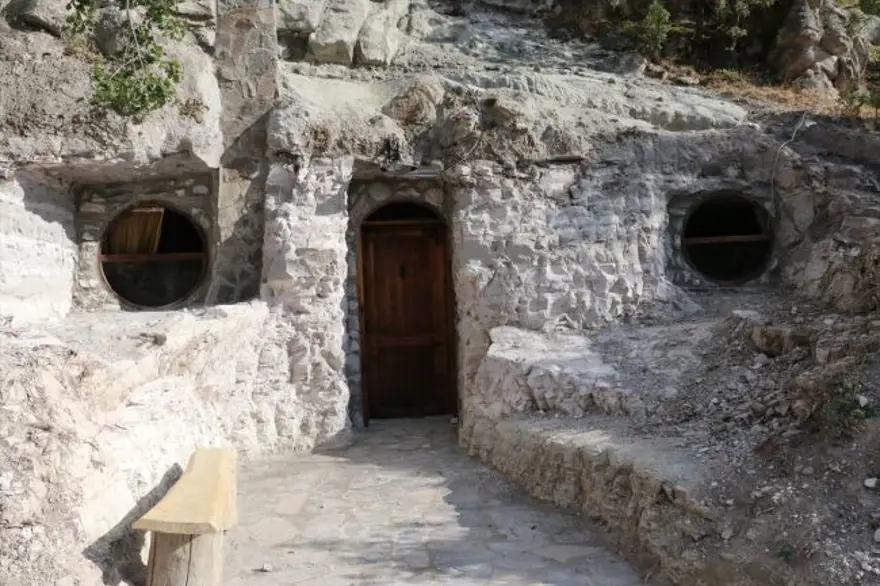 bolu seben, kaya evleri, bungalov evler, bolu'da konaklama, bolu kaya evler 1