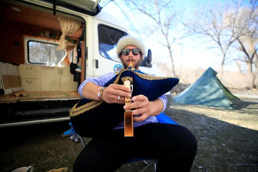 Otelimiz 5 değil milyon yıldızlı! Karavana dönüştürdükleri minibüsle Türkiye'yi geziyorlar 7