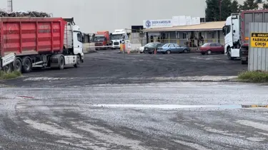 Kocaeli'de feci olay: TIR'dan düşen hurda demirlerin altında kalan kişi öldü