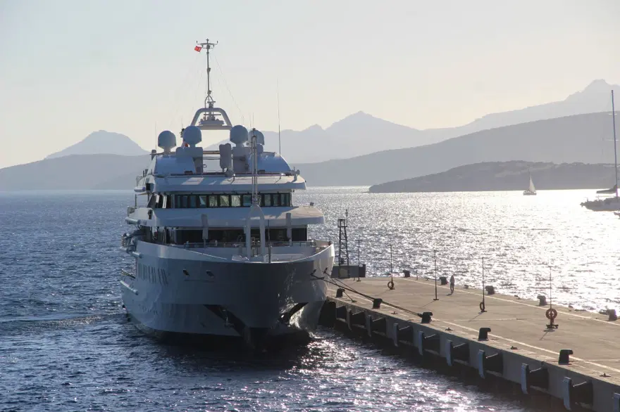 Yüzen saray Bodrum'a demir attı: Günlük kirası 110 bin lira 4