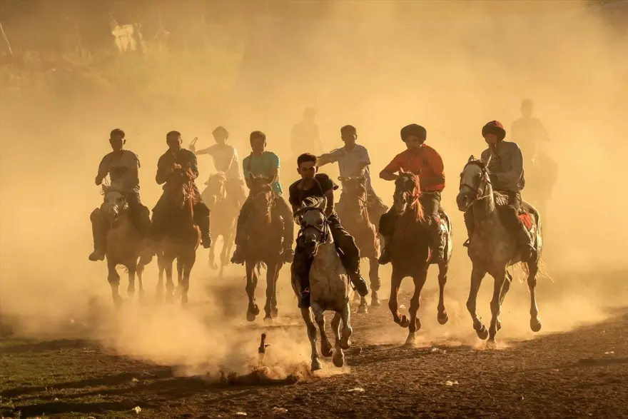 kırgız türkleri, buzkaşı, kökbörü oyunu, oğlak postu kapmaca, ulupamir, erciş 9