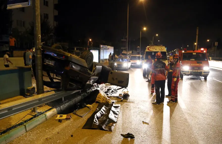 Bursa'da trafik kazası: 1 ölü, 3 yaralı 8 Bursa'da trafik kazası: 1 ölü, 3 yaralı 8
