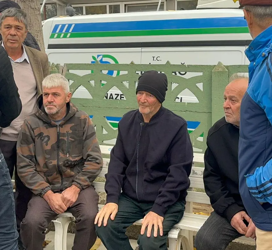 Oğlu tarafından öldürülen okul müdürü, son yolculuğuna uğurlandı 1 Oğlu tarafından öldürülen okul müdürü, son yolculuğuna uğurlandı 1