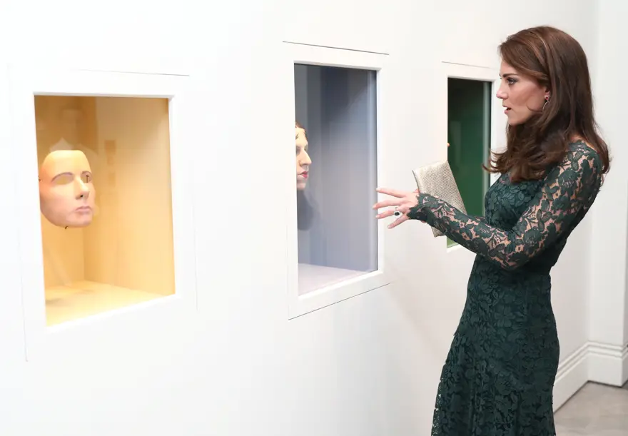 Kate Middleton’ın sanat şıklığı 13