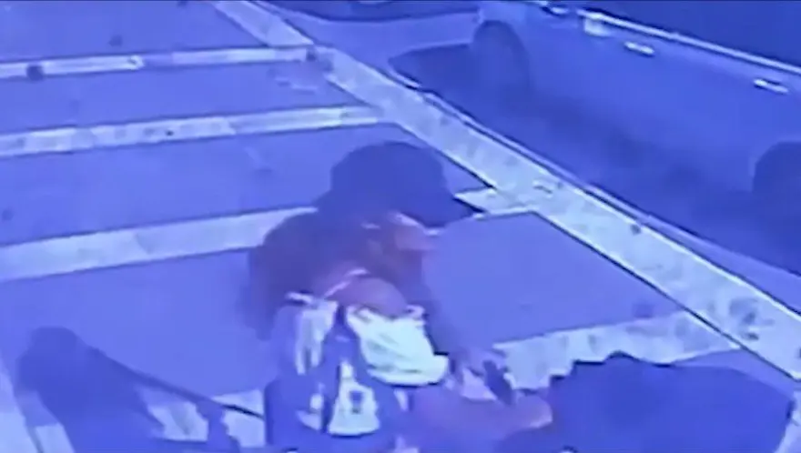 Evden çaldıkları para kasasını, bebek arabasına yükleyerek kaçtılar 3 Evden çaldıkları para kasasını, bebek arabasına yükleyerek kaçtılar 3