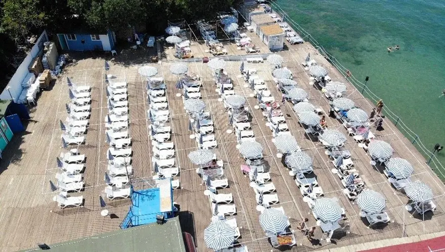 Sosyal mesafeli plaj 2 Sosyal mesafeli plaj 2