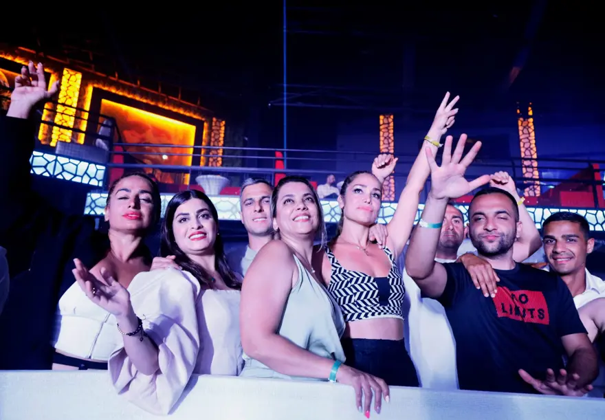 Müzik yasağı kalktı, Antalya’da eğlence mekanları doldu 6 Müzik yasağı kalktı, Antalya’da eğlence mekanları doldu 6