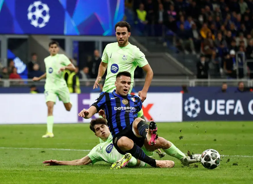 Şampiyonlar Ligi'nde destansı gece: Hakan Çalhanoğlu parladı, Inter - Barcelona maçı yıllarca konuşulacak bir sona sahne oldu 1