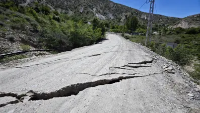 Erzurum'da heyelan: Bazı evlerde hasar oluştu