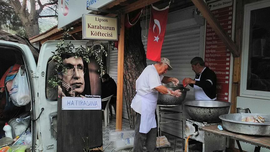Stephen Hawking için İzmir'de lokma döküldü