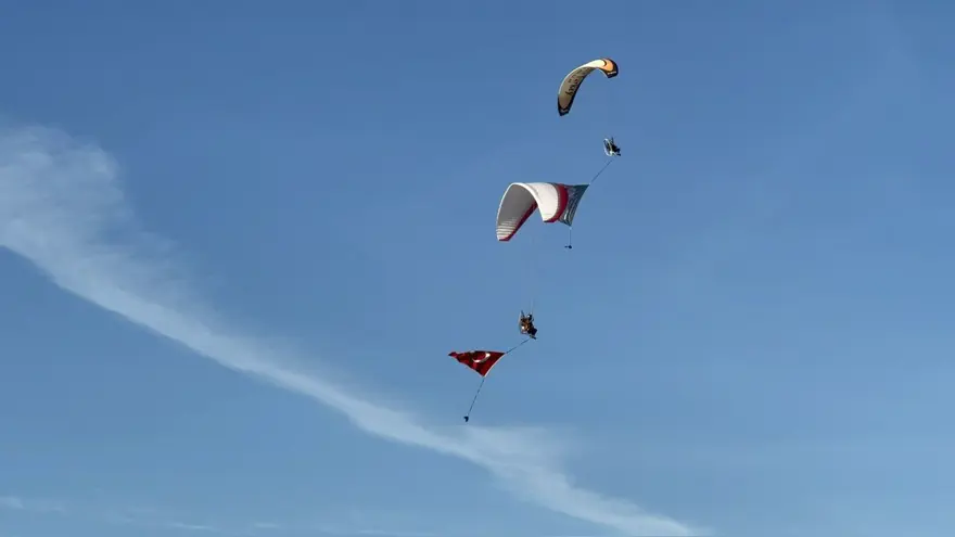 6 buçuk kilometrelik Ata'ya saygı zinciri 8