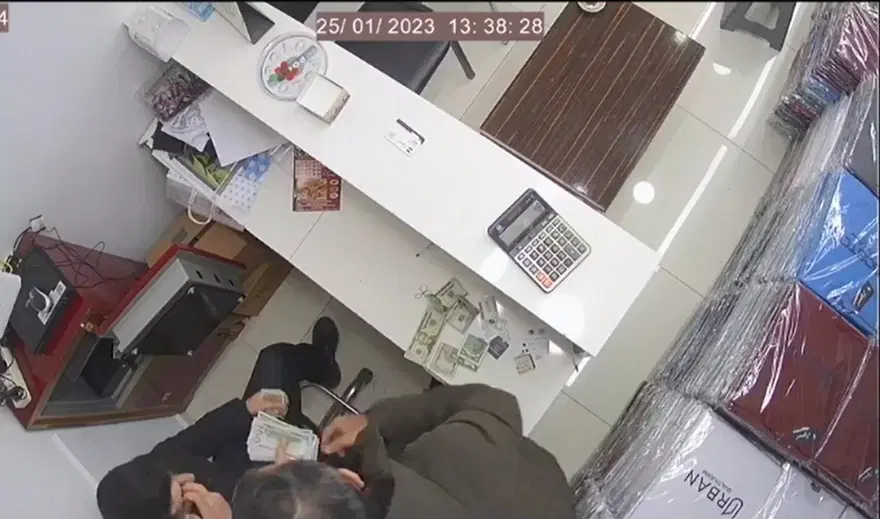 İstanbul’da döviz bozdurma bahanesiyle hırsızlık | 14 bin460 dolar çaldı 1