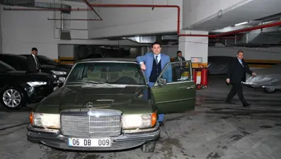 Devlet Bahçeli, klasik Mercedes'ini hediye etti (06 DB 009)