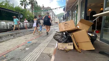 Sağanak sonrası sel suları çekildi, temizlik çalışması yapıldı