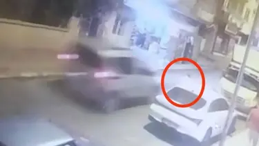 Yola fırlayan çocuğa araç çarptı: Durumu ciddi