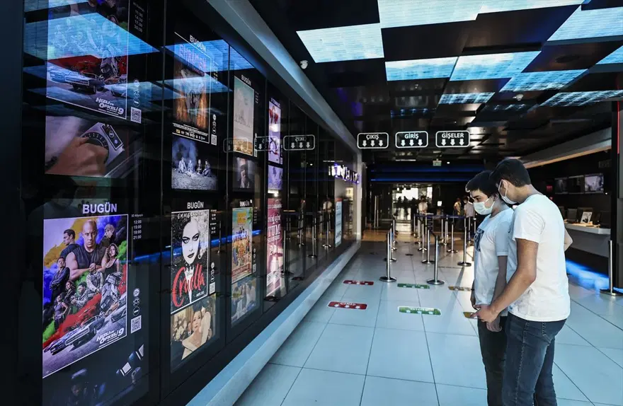 Sinema salonları yeniden kapılarını açtı 1
