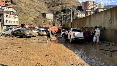 ArtvinBorçka’da dere taştı, ilçe sular altında kaldı