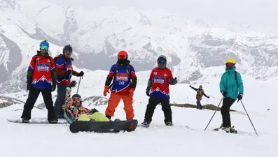Hakkari'deki kayak merkezi nisanda da kayak tutkunlarını ağırlıyor