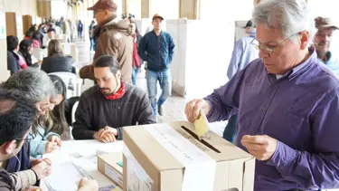 Kolombiyalılar 52 yıllık savaşı bitiren barış anlaşmasına "hayır" dedi