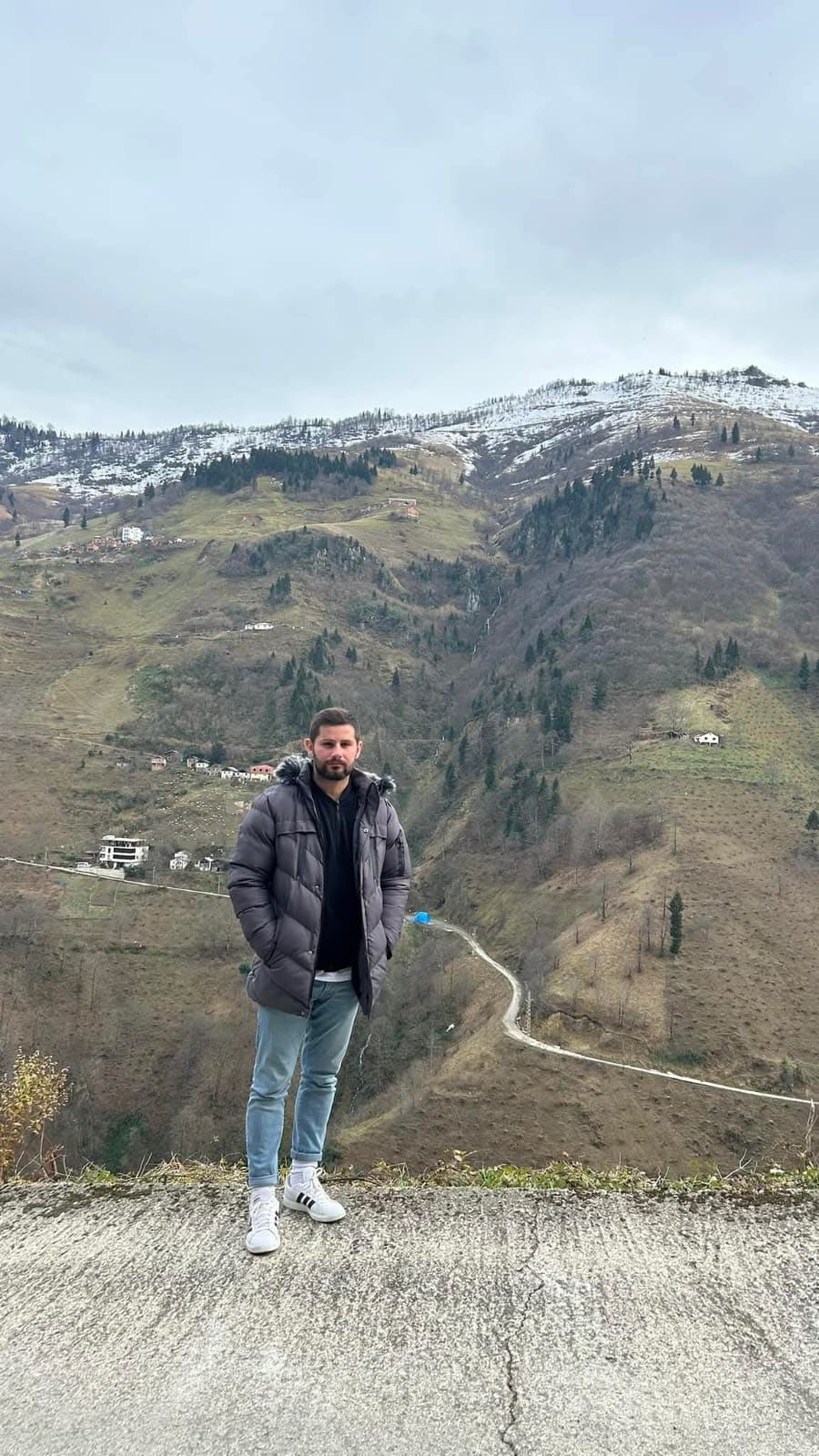 Kendi asker eğlencesinde kurşunların hedefi oldu