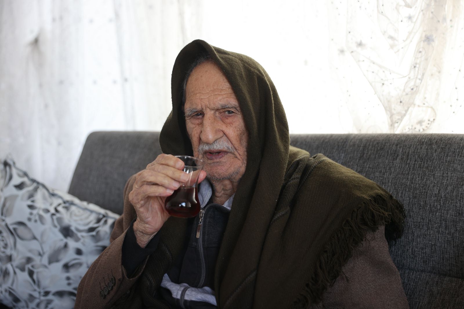 102 yaşındaki Ahmet dedenin uzun yaşam sırrıymış: "Asırlık çınarlar" 3 altın kuralı açıkladı