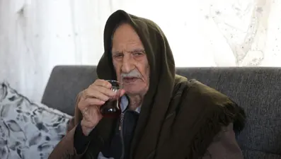 102 yaşındaki Ahmet dedenin uzun yaşam sırrıymış: "Asırlık çınarlar" 3 altın kuralı açıkladı