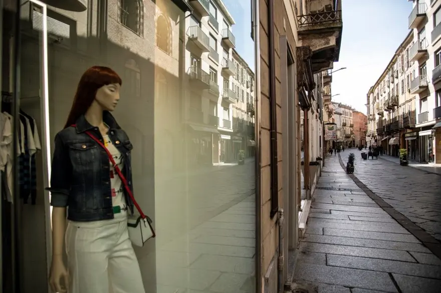 İtalya'da kız kardeşi karantinada ölen İtalyandan isyan çağrısı: Yardım edin 31